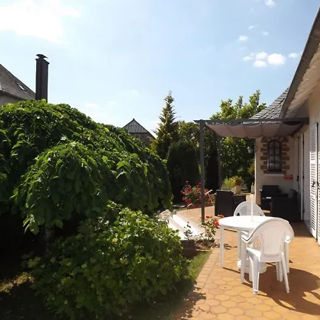 Maison De Charme Avec Jardin Et Terrasse, Proche Salers Et Puy Mary, Animaux Acceptes - Fr-1-742-165 בית נופש *