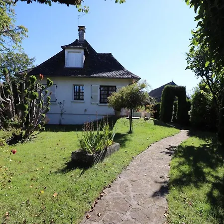 Maison De Charme Avec Jardin Et Terrasse, Proche Salers Et Puy Mary, Animaux Acceptes - Fr-1-742-165 *