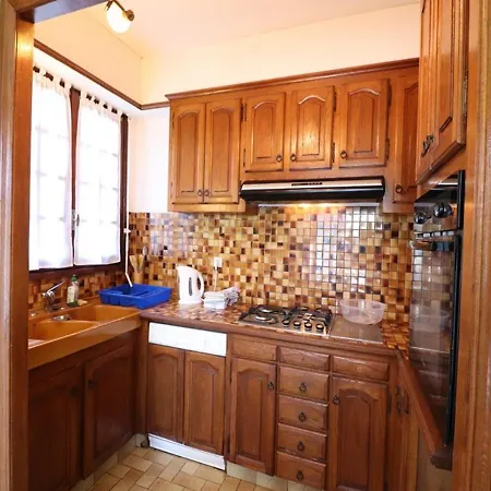 Maison De Charme Avec Jardin Et Terrasse, Proche Salers Et Puy Mary, Animaux Acceptes - Fr-1-742-165