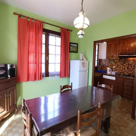 בית נופש Maison De Charme Avec Jardin Et Terrasse, Proche Salers Et Puy Mary, Animaux Acceptes - Fr-1-742-165 *